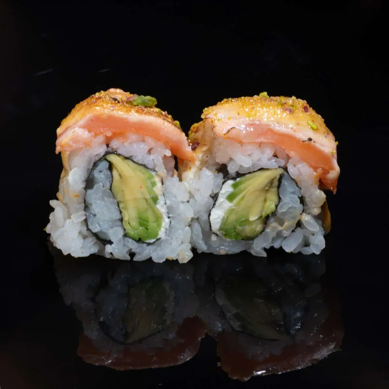 PISTACHIO SALMON BLAZE ROLL